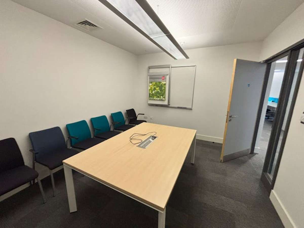 Office in Havant - photo 4