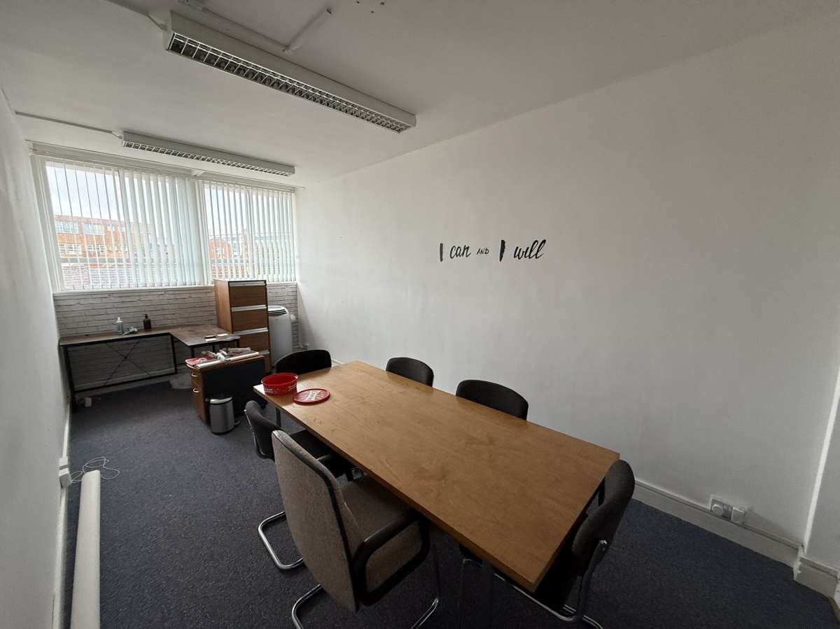 Office in Hinckley - photo 3