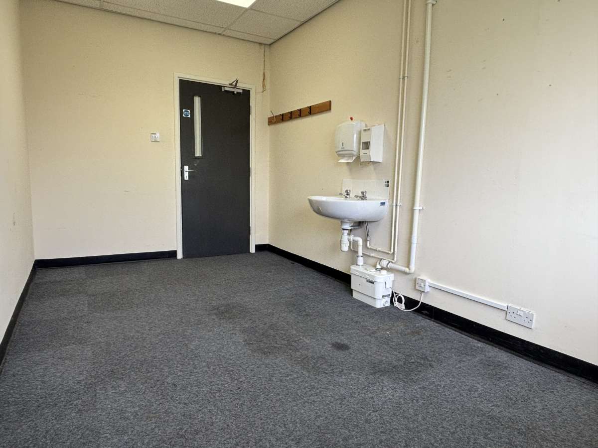 Office in Lincoln - photo 3