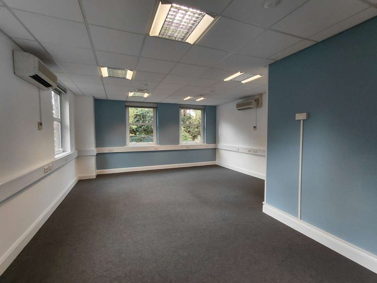 Office in Westerham - photo 4