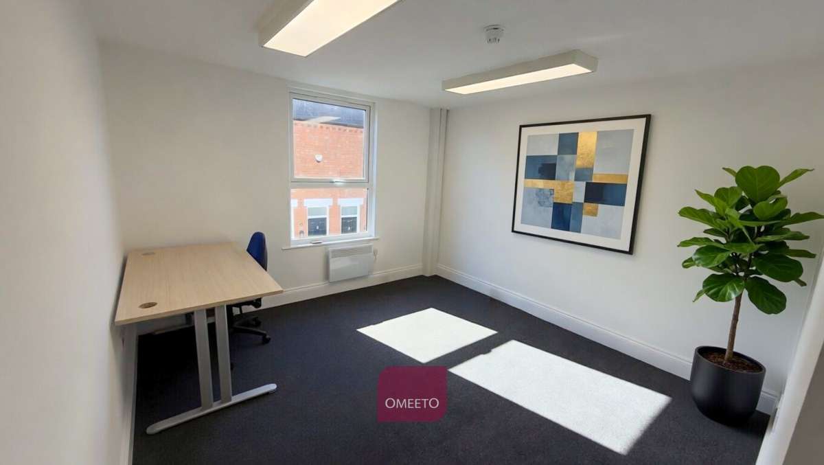Office in Beeston - photo 2