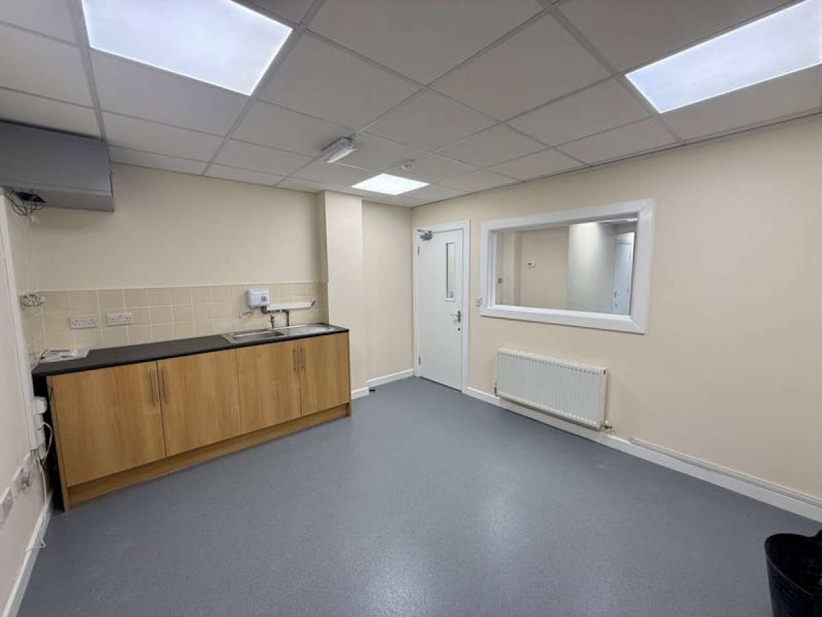 Office in Bournemouth - photo 4