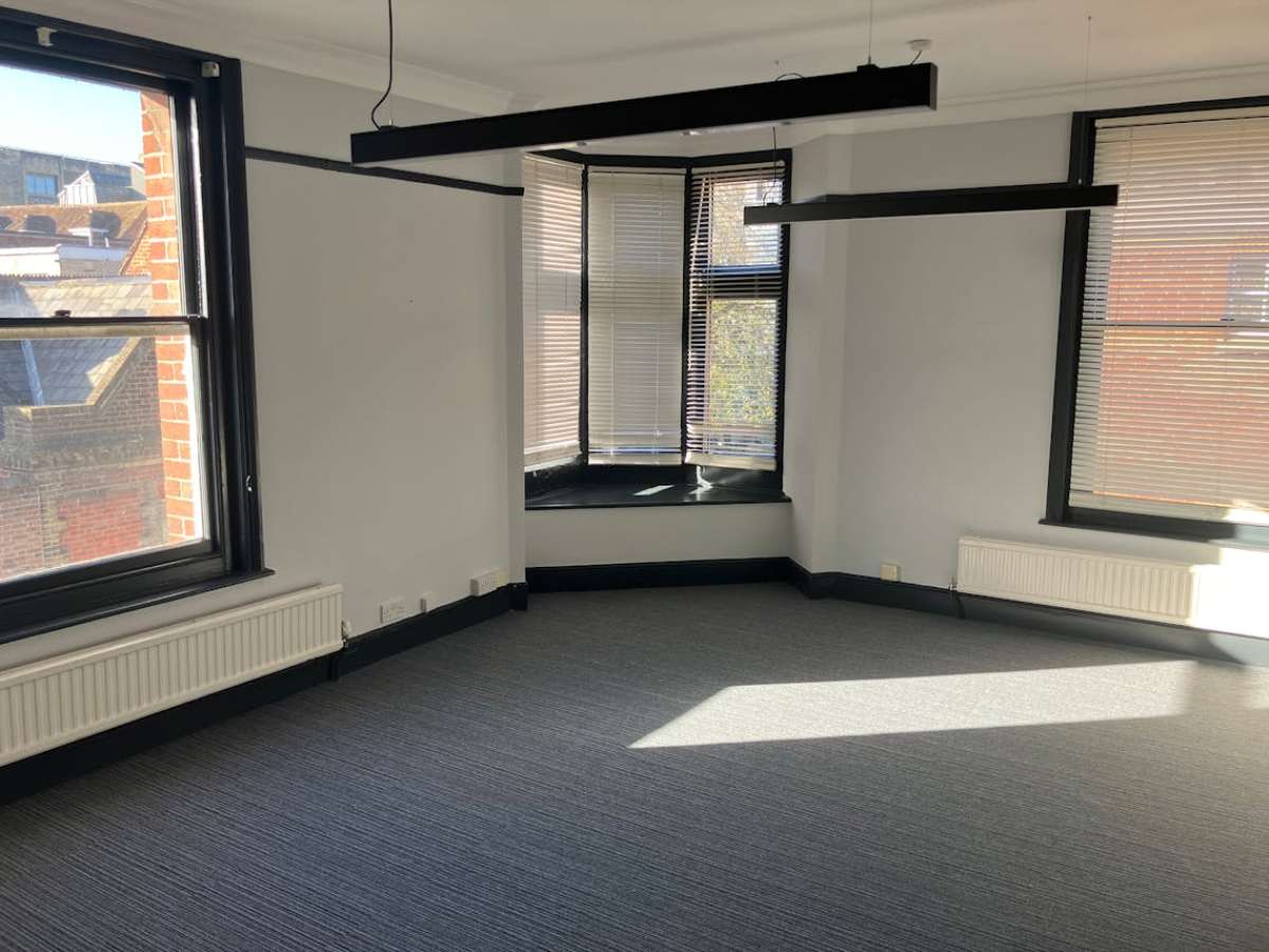 Office in Winchester - photo 3