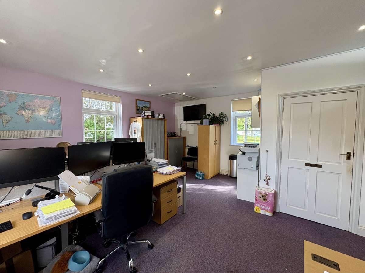 Office in Fareham - photo 3