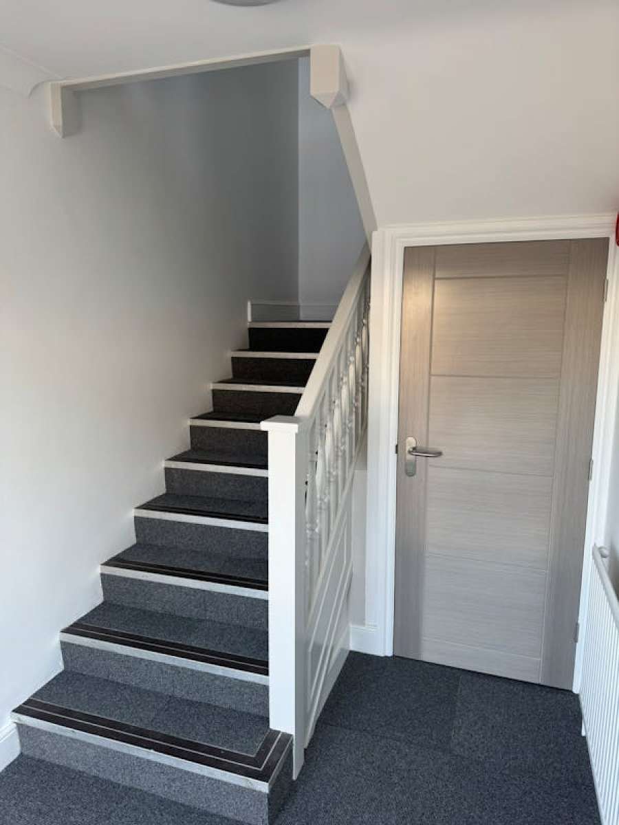 Office in Woking - photo 4