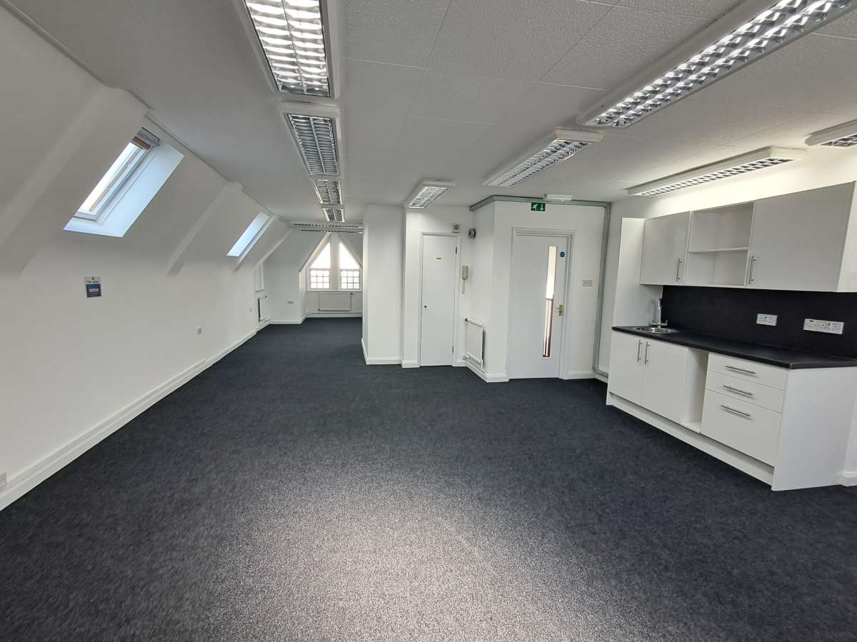 Office in Croydon - photo 3