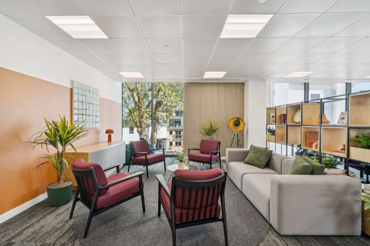 Office in Staines - photo 3