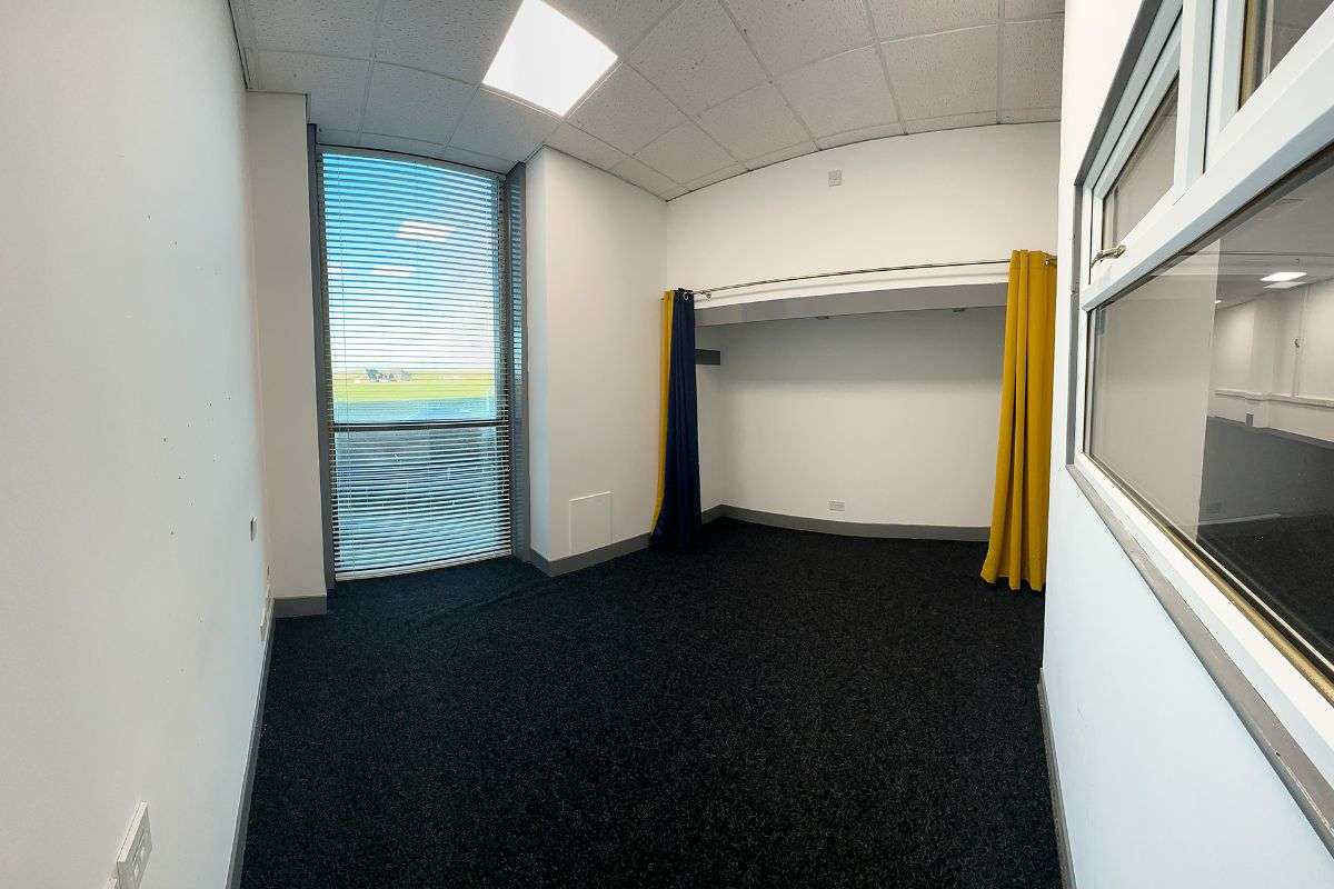 Office in Ayr - photo 2