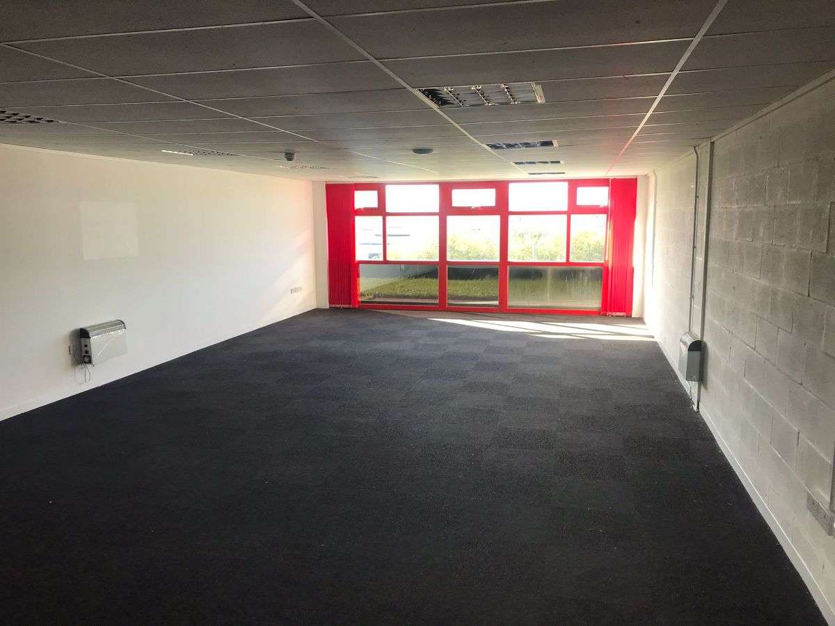 Office in Wirral - photo 2