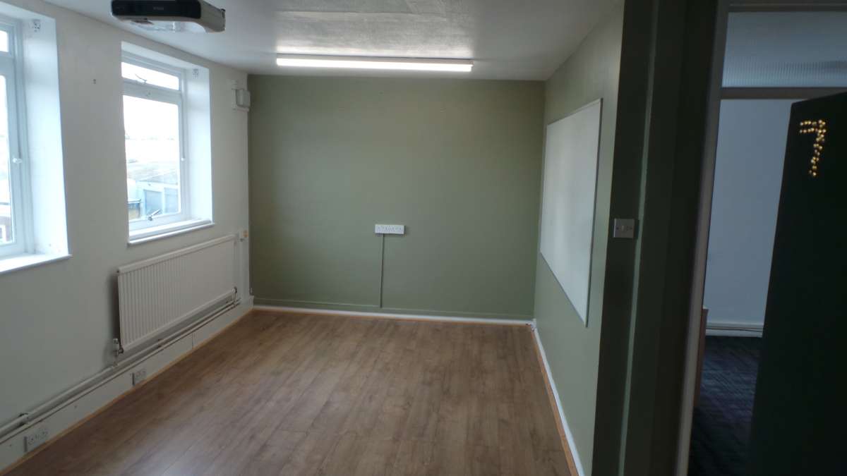 Office in Ashford - photo 3