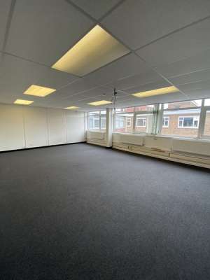 Office in West Bromwich - photo 4
