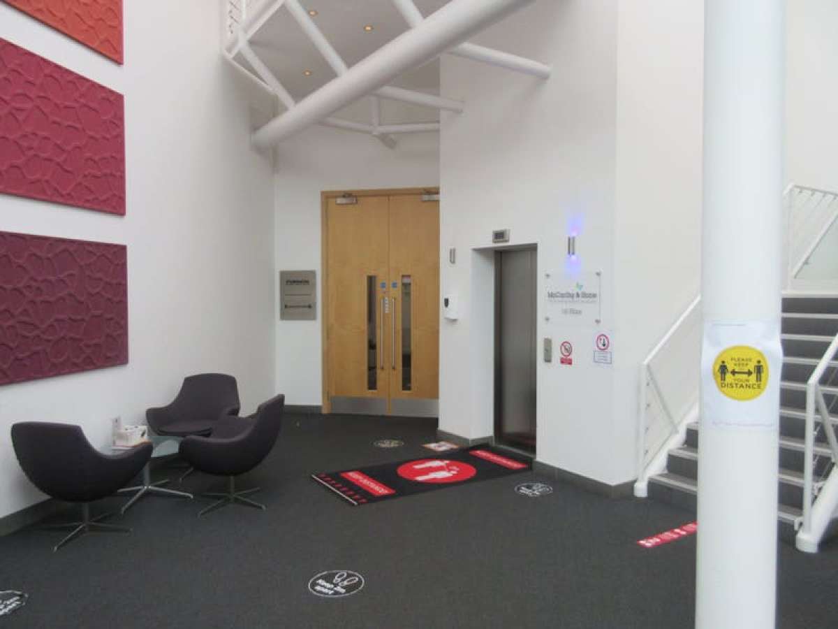 Office in Woking - photo 2