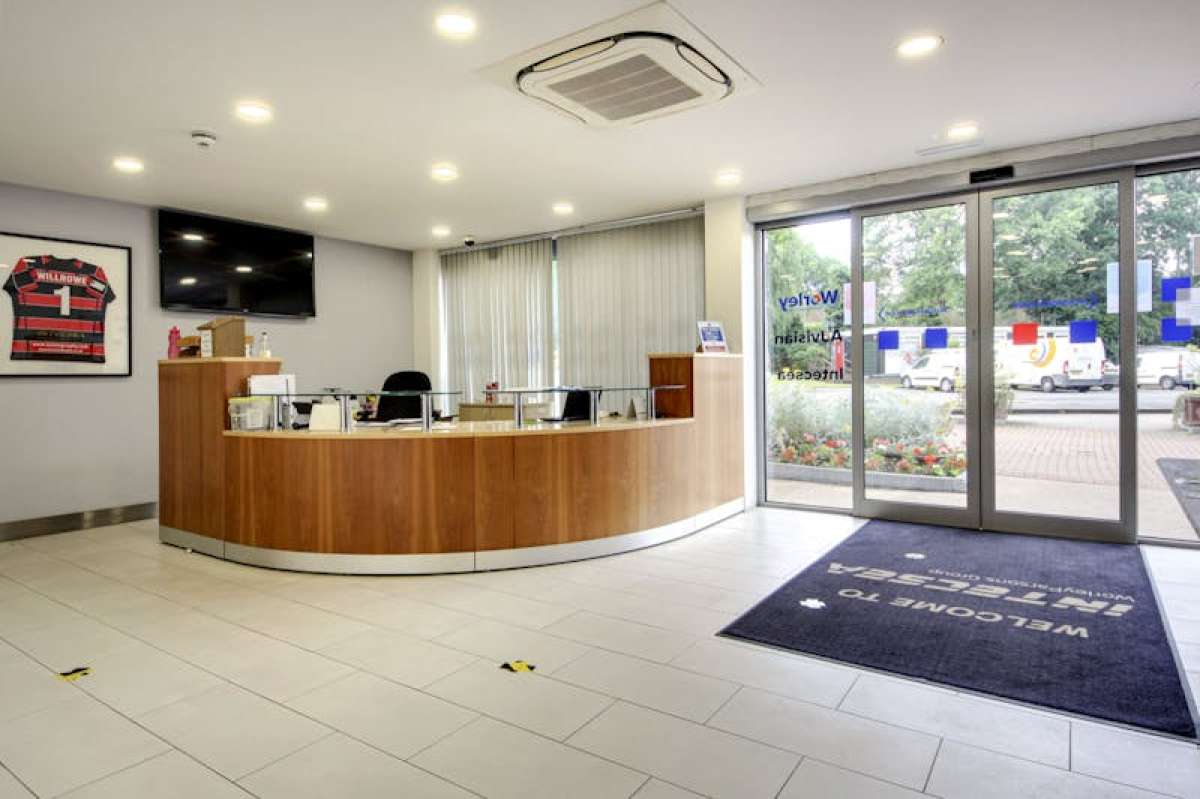 Office in Woking - photo 4