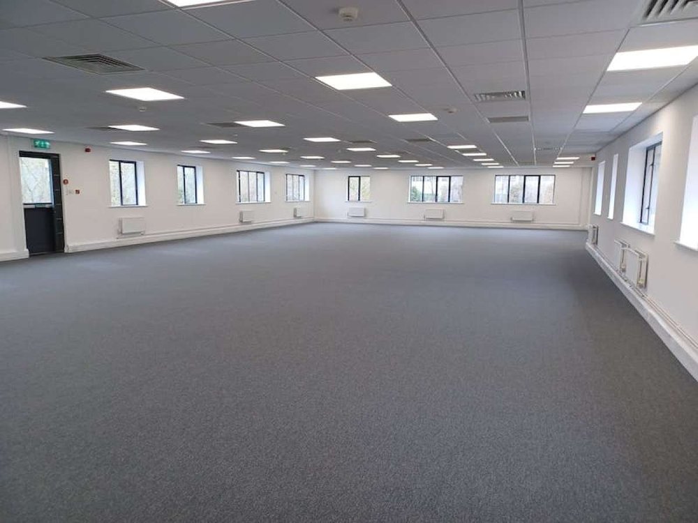 Office in Swindon - photo 2