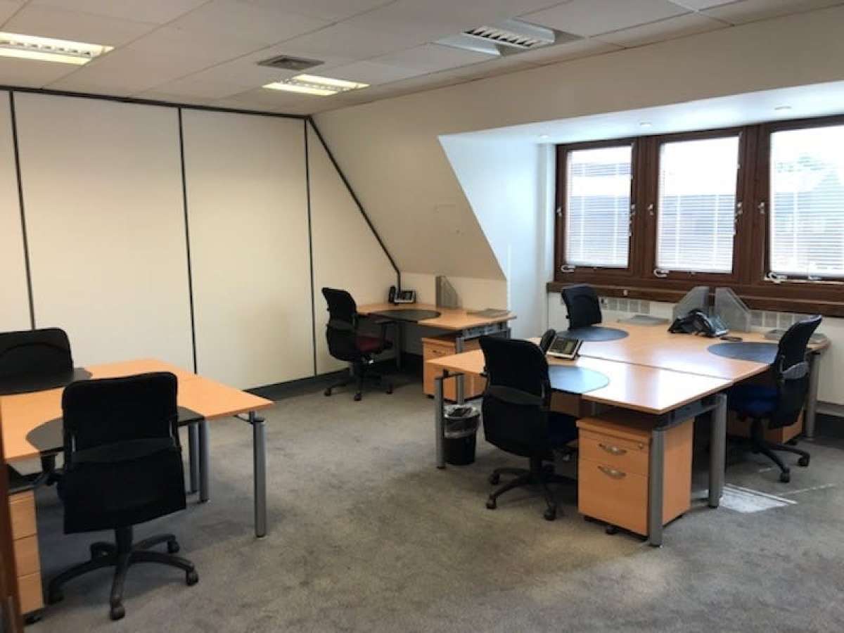 Office in Epsom - photo 2