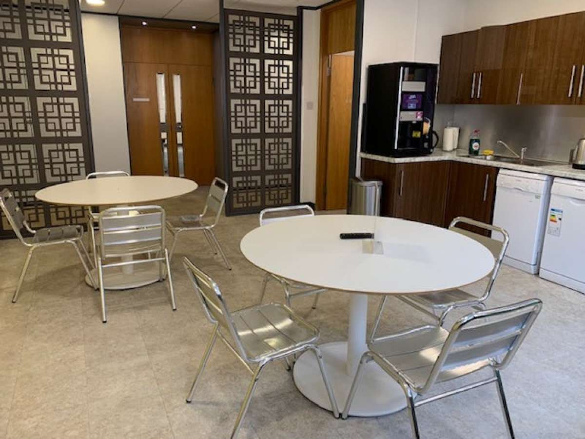 Office in Epsom - photo 3