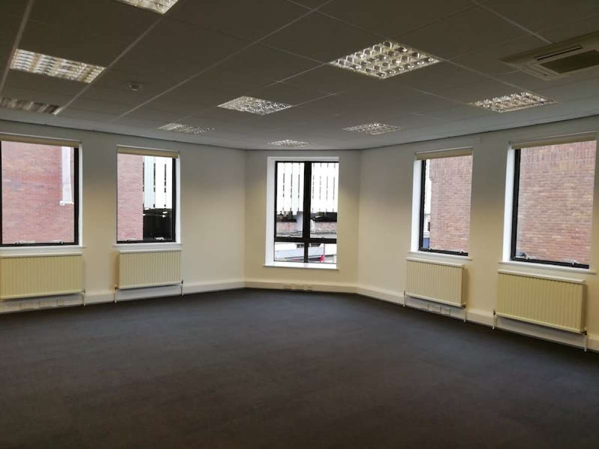 Office in Maidenhead - photo 4