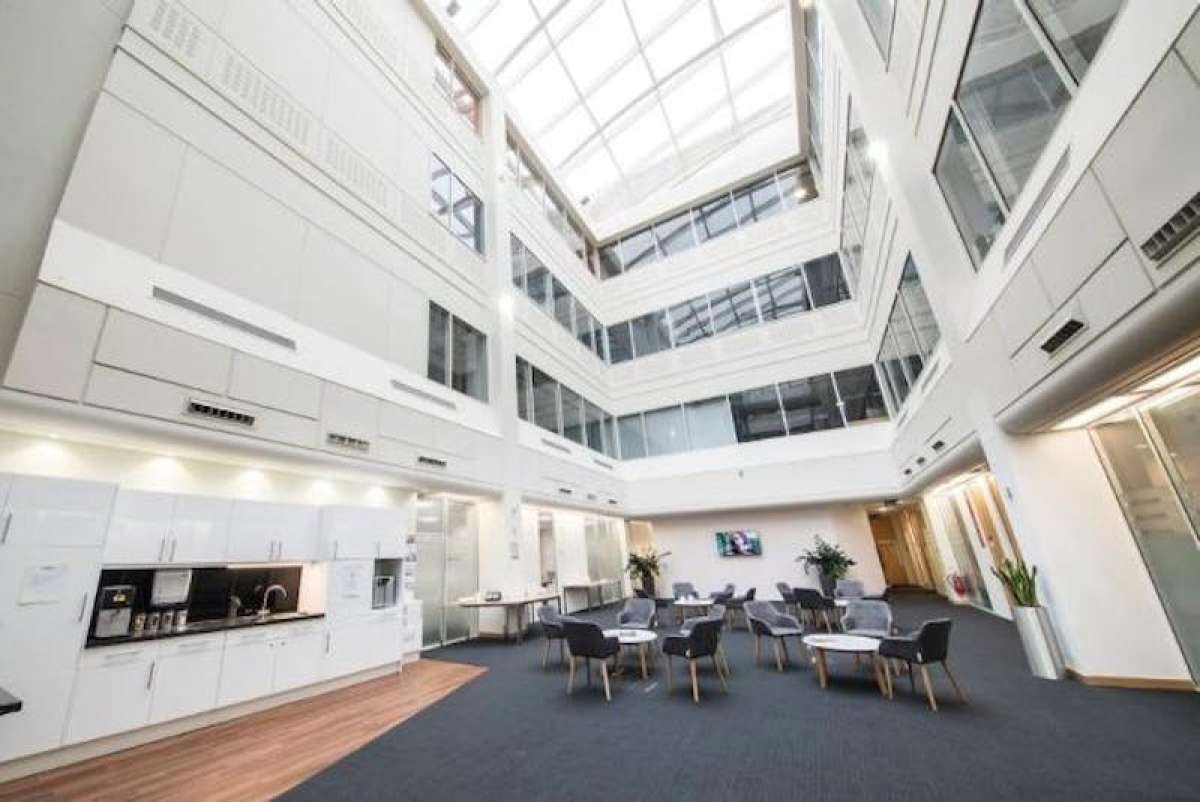 Office in Bracknell - photo 2