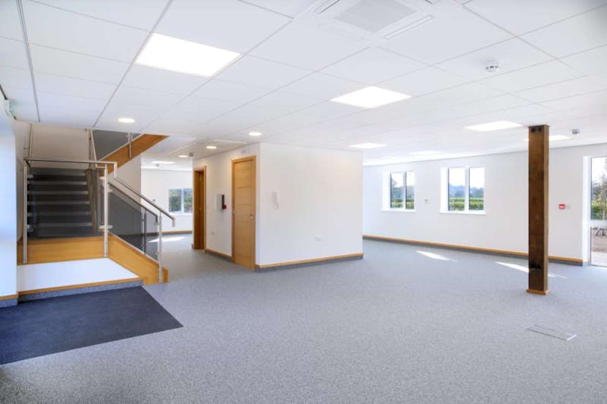 Office in Wokingham - photo 4