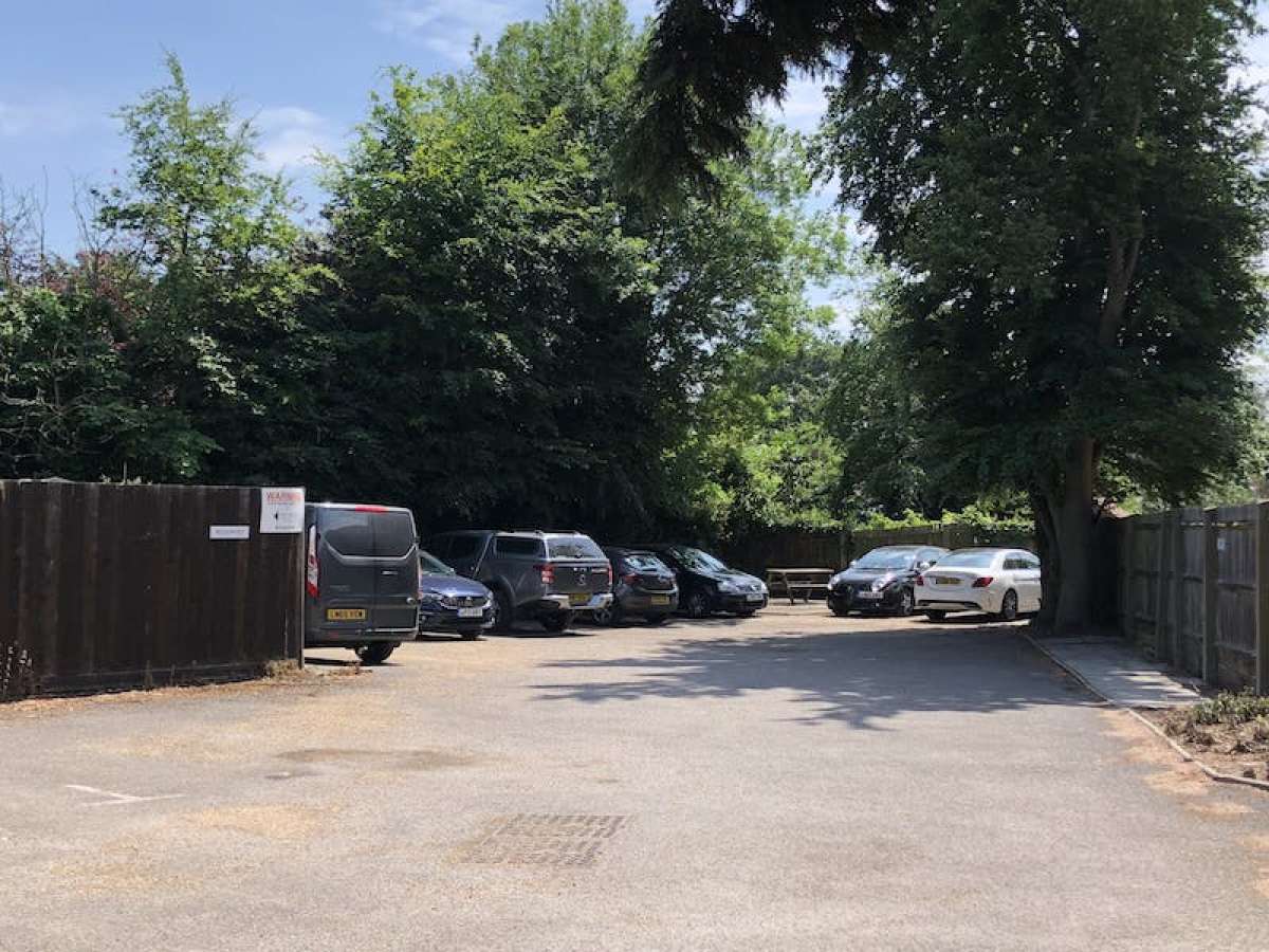 Office in Chertsey - photo 3