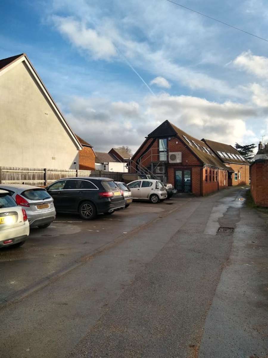 Office in Woking - photo 3