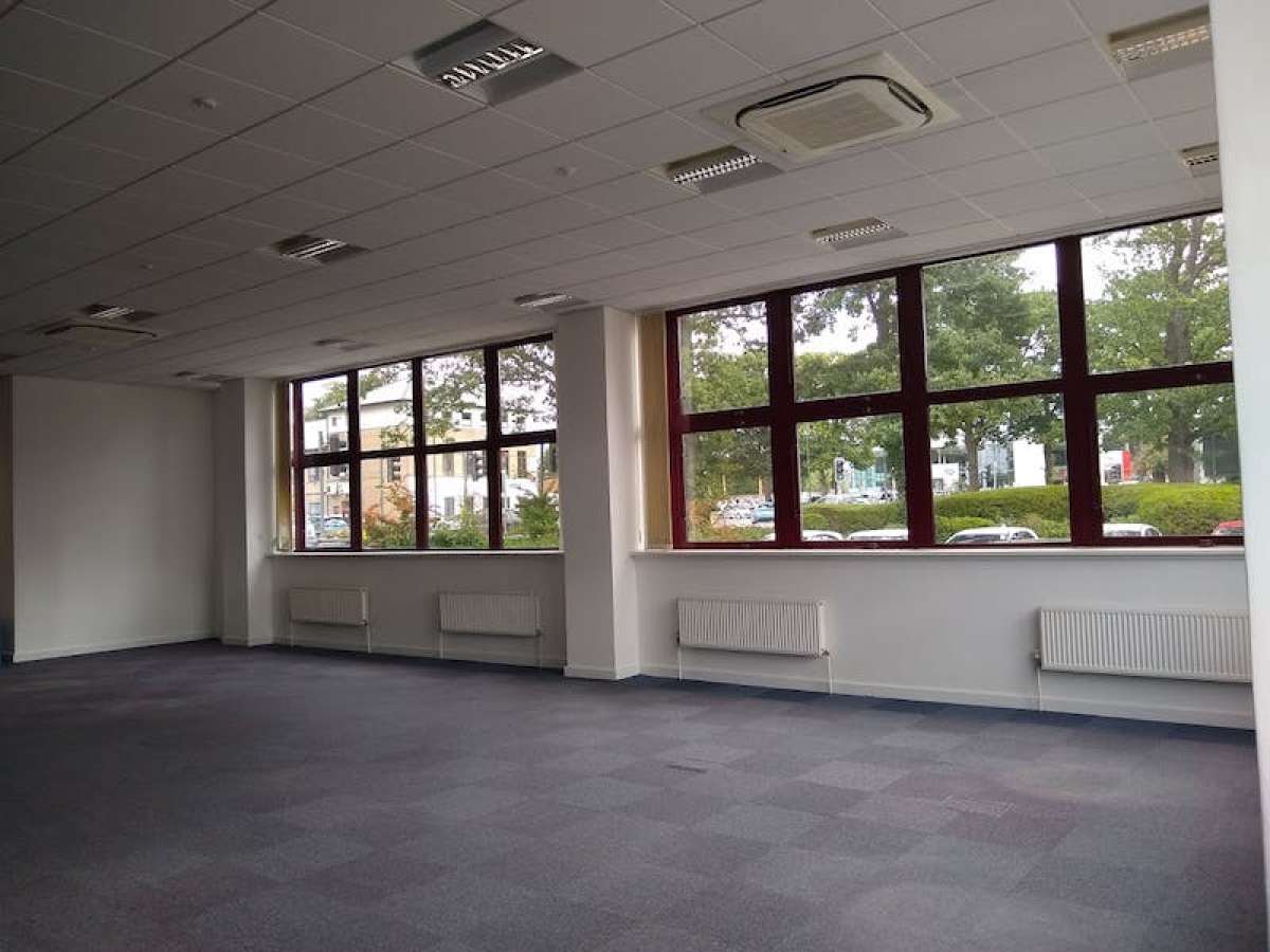 Office in Crawley - photo 3