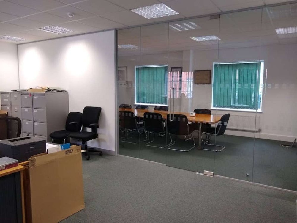 Office in Crawley - photo 3