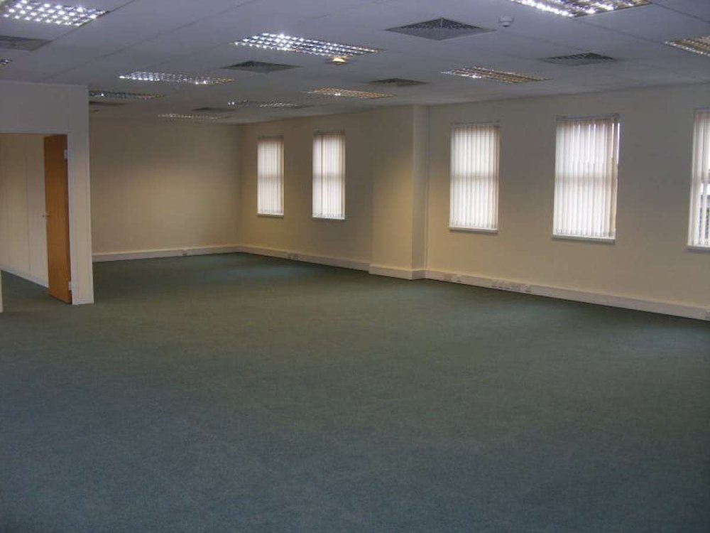 Office in Chertsey - photo 4