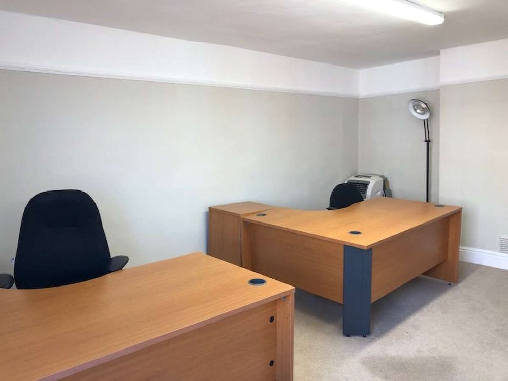Office in Chertsey - photo 4