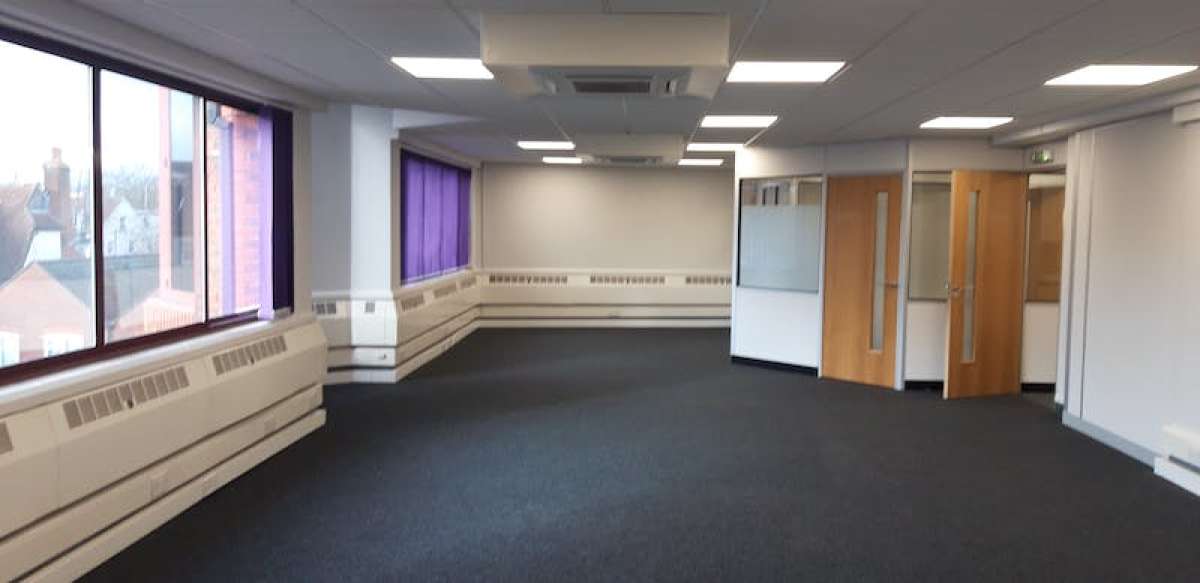 Office in Basingstoke - photo 2