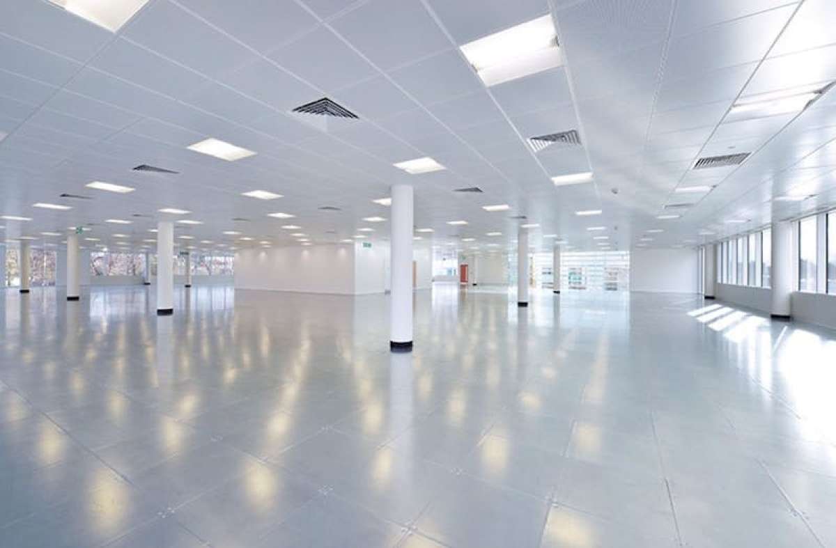 Office in Staines-Upon-Thames - photo 3