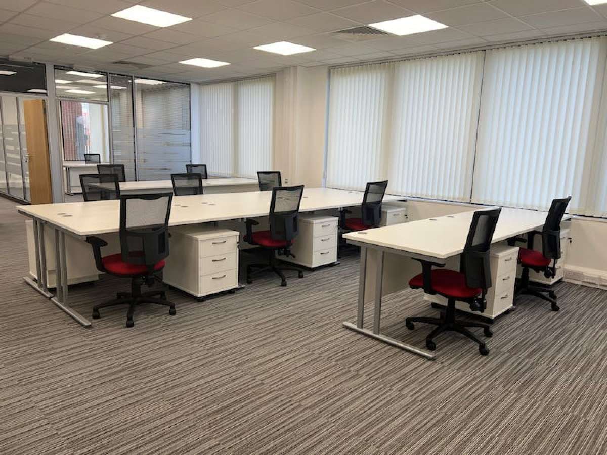 Office in Crawley - photo 3