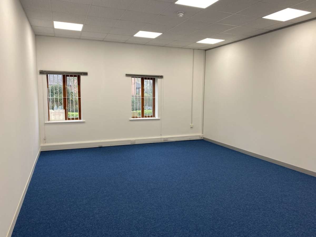 Office in Wolverhampton - photo 3