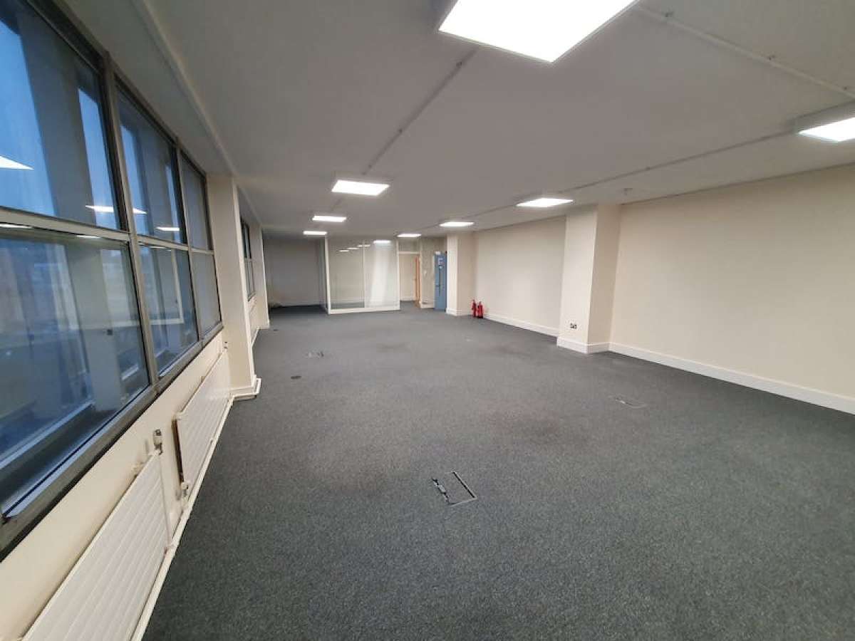 Office in Farnborough - photo 3