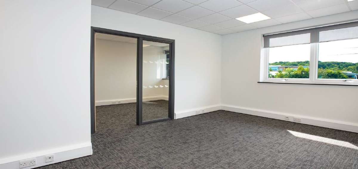 Office in Ashford - photo 2