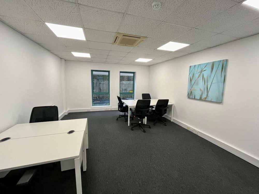 Office in Havant - photo 3