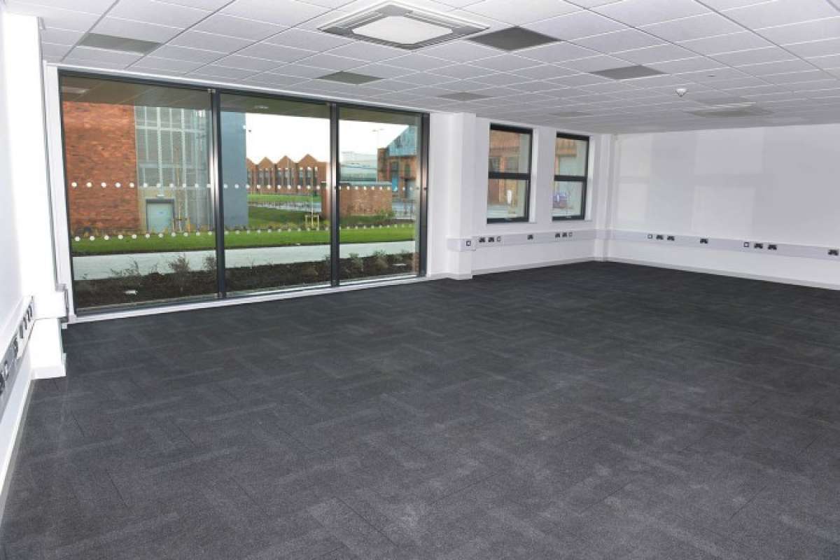 Office in Lincoln - photo 4