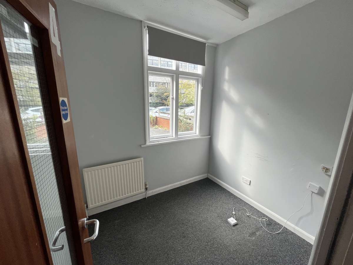 Office in Lincoln - photo 4