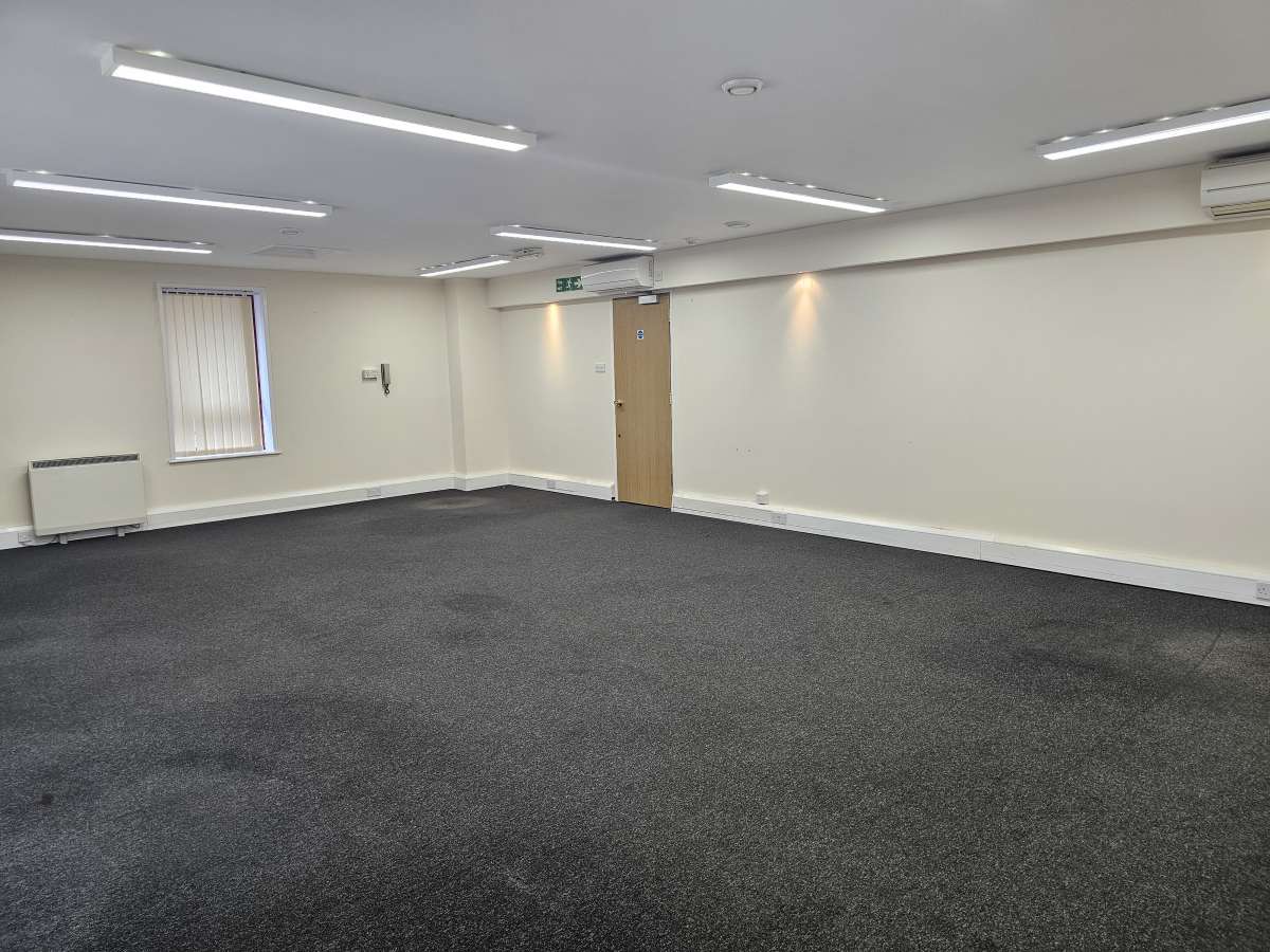 Office in Chatham - photo 3