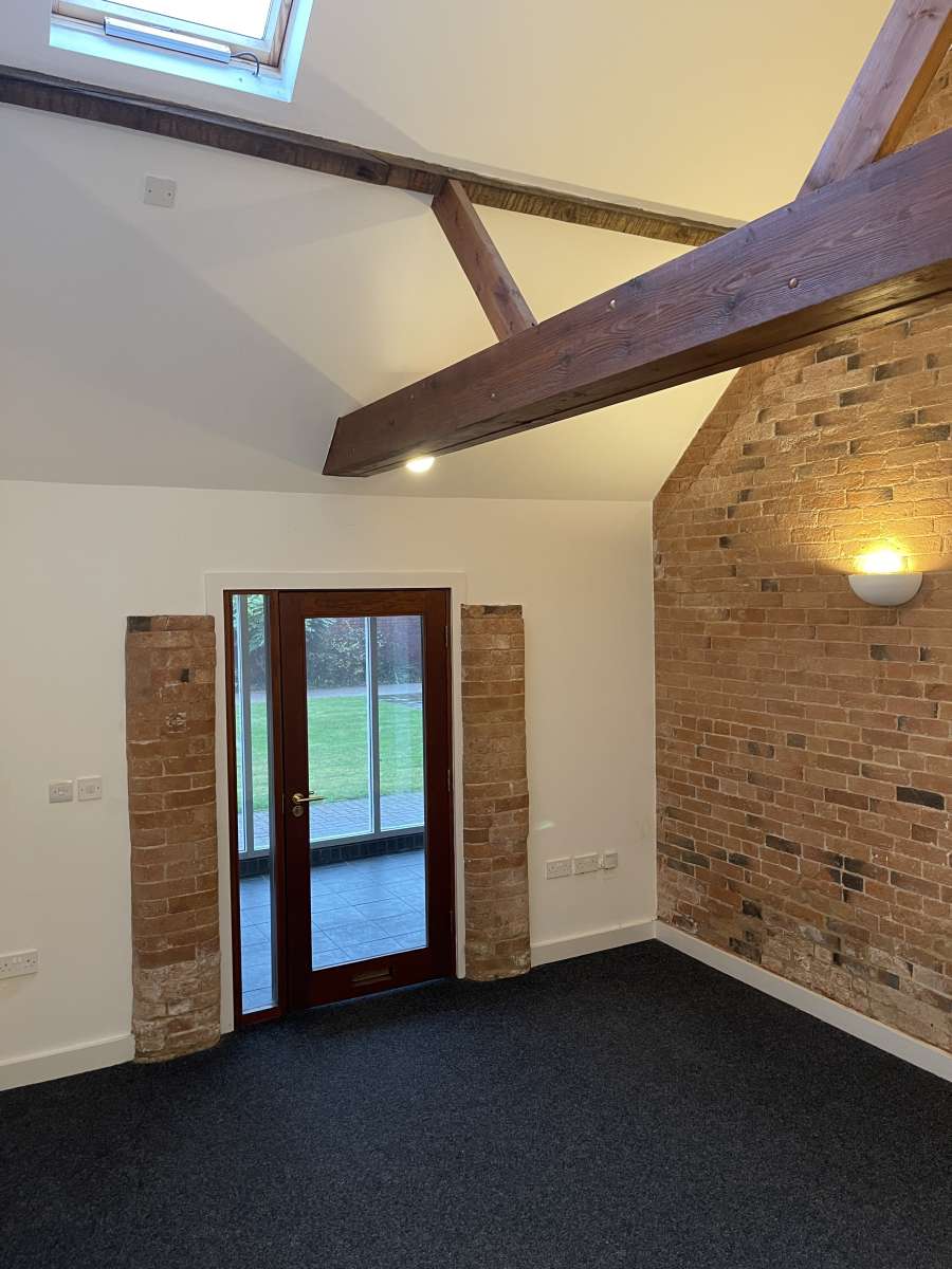 Office in Retford - photo 2