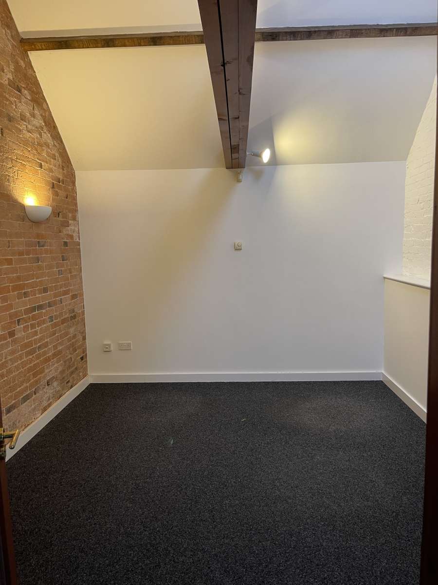 Office in Retford - photo 3