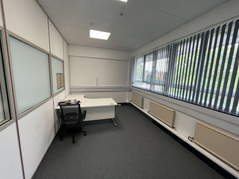 Office in Lincoln - photo 2