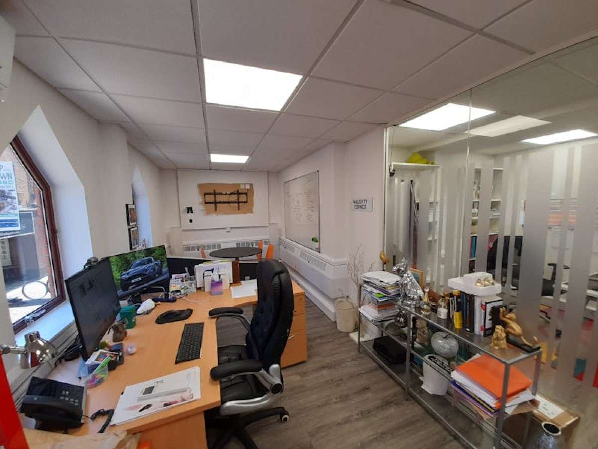Office in Basingstoke - photo 4