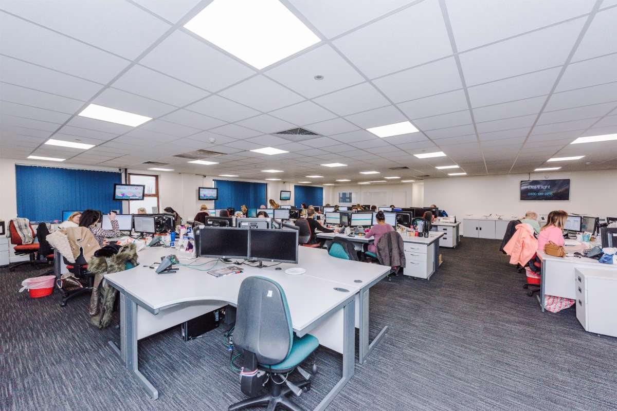 Office in Warrington - photo 2