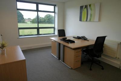 Office in Crawley - photo 3