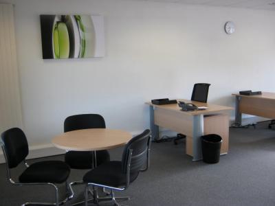 Office in Crawley - photo 4