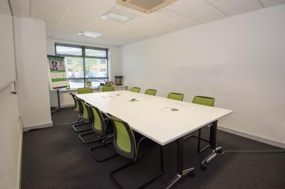 Office in Crawley - photo 3