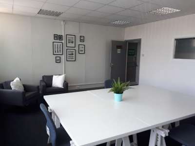 Office in Swindon - photo 3