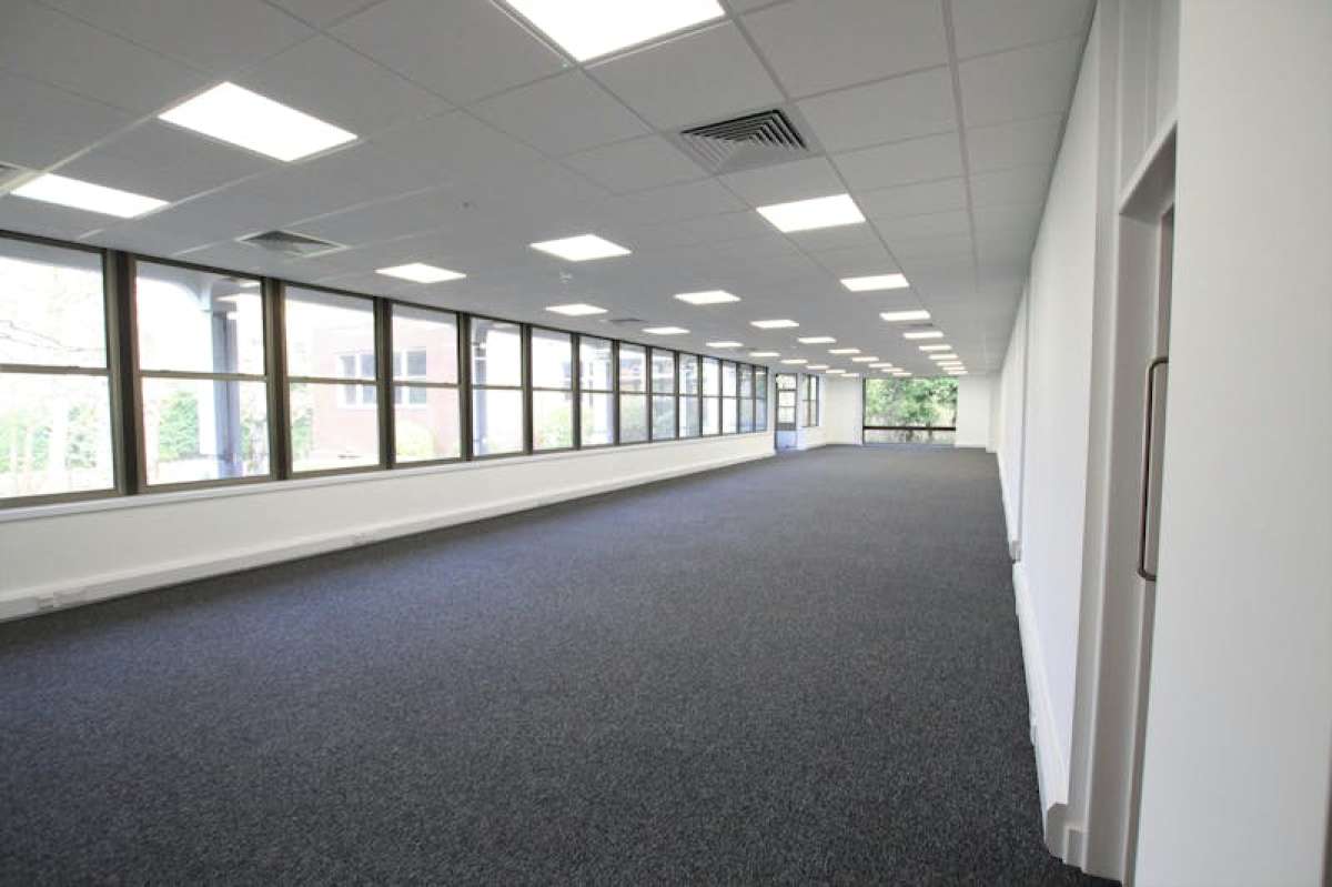 Office in Alton - photo 3