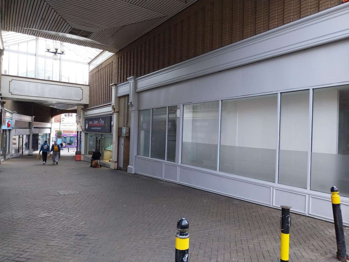 Retail/Shop in Lincoln - photo 2